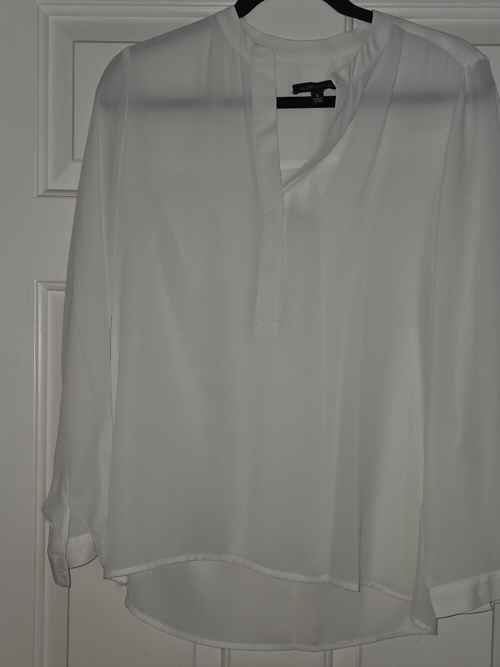 Audrey & Celine white split-neck long-sleeve blouse Small
